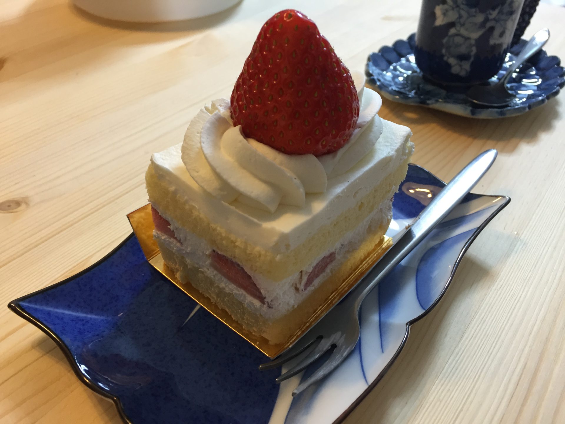 新宿高野 苺のショートケーキとフルーツロワイヤル Piggymarkコブタジルシ