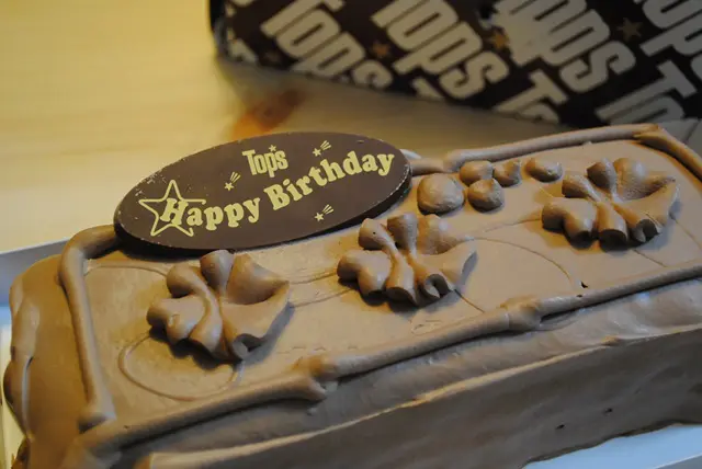 家族の誕生日に買ってきたトップス チョコレートケーキ